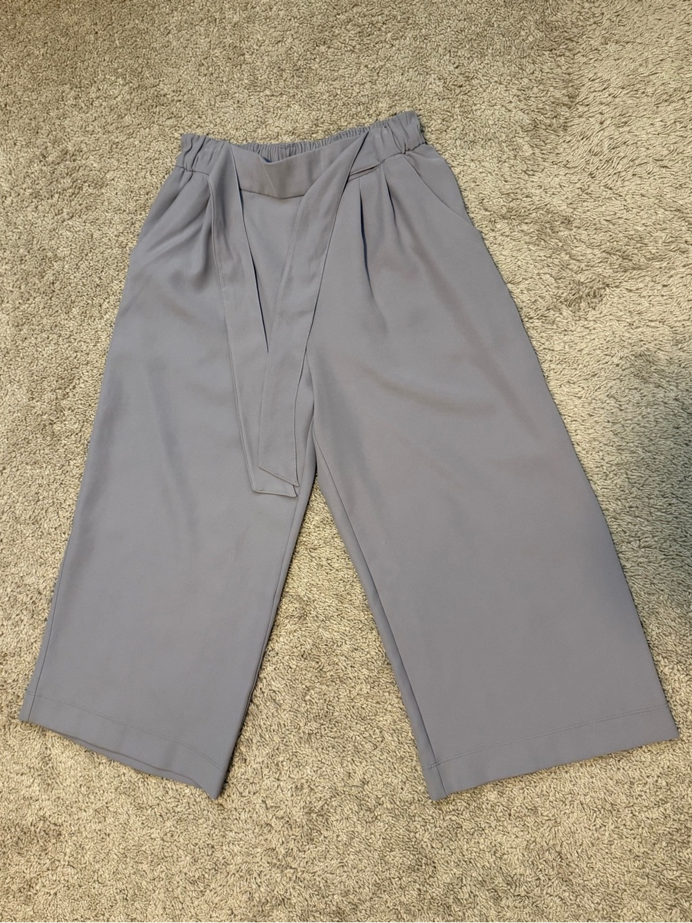 LULULEMON PANTS GREY SIZE 6 WITH POCKETS ELASTIC BAND